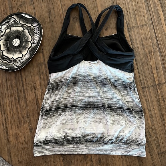 Athleta Stride Crunch and Punch Tank Black Size Small Yoga Running Activewear - Picture 3 of 4